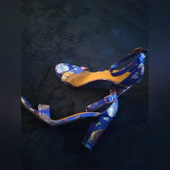 Beautiful Blue Floral Sandals - Picture 3 of 4